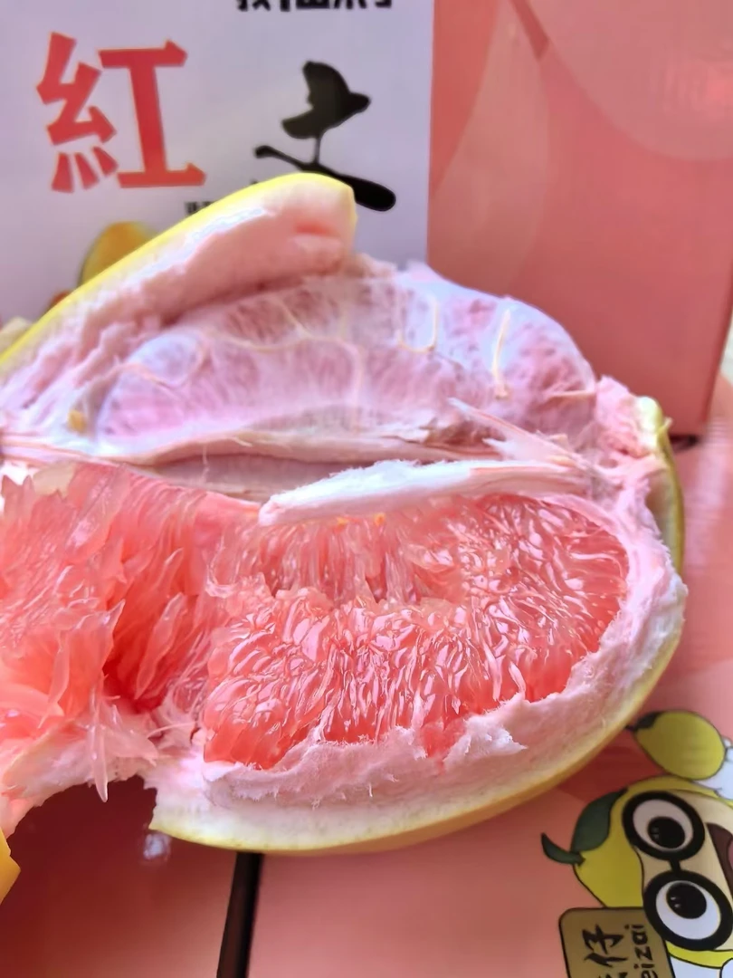 小妹仔文旦柚皮薄,水多甜度高