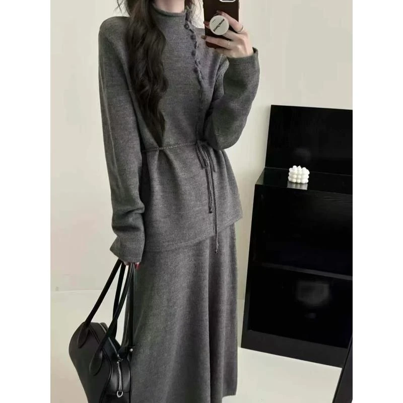 设计感扣子半高领秋冬新款针织收腰套装裙显瘦名媛复古两件套显瘦