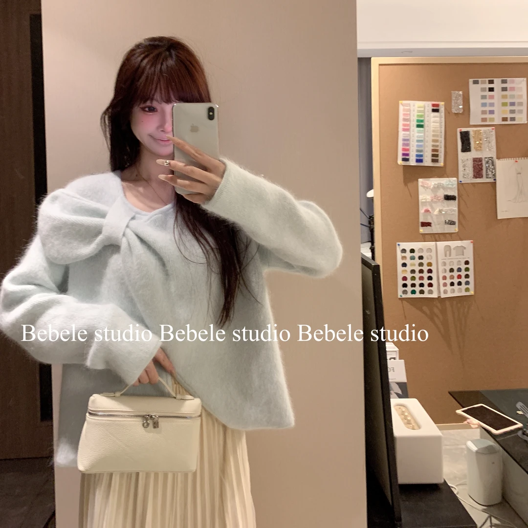 Bebele【巴斯奶兔】高货韩版温柔不规则立体蝴蝶结显瘦长袖tu毛毛衣