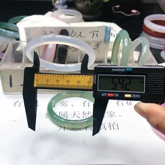 玛瑙/玉髓手镯未镶嵌○*411