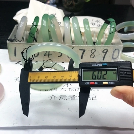 玛瑙/玉髓手镯未镶嵌323