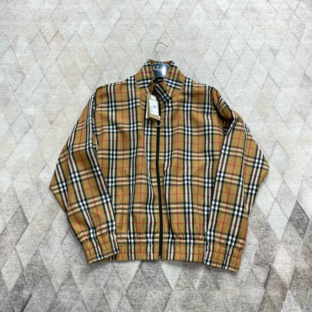 全新未使用 BURBERRY/博柏利 124558 满格纹教练夹克
