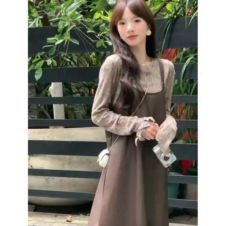 2024早秋新款棕色年轻气质pU皮吊带裙套装时尚小个子连衣裙