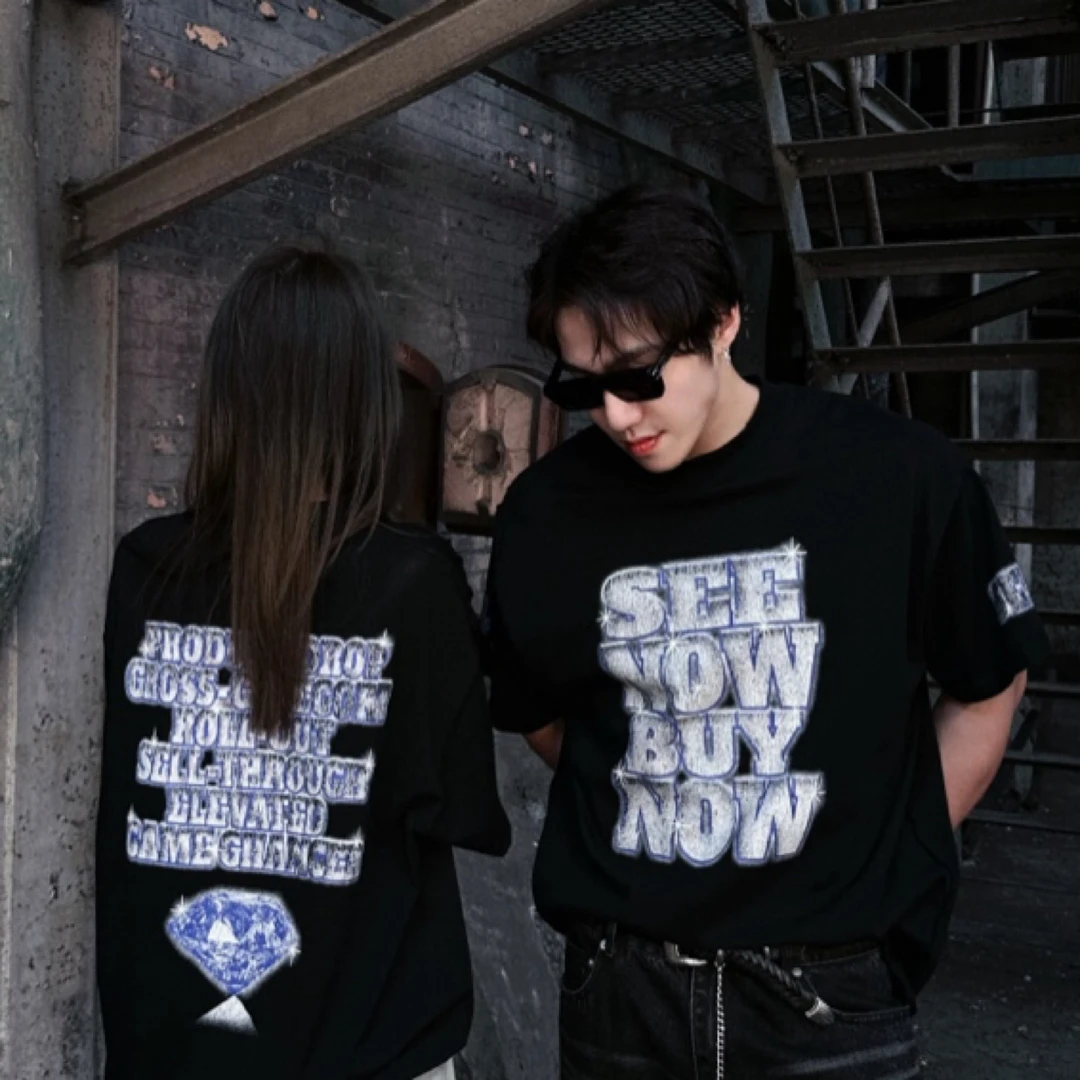 塞闹掰闹高克重双面字母印花手工磨破休闲宽松街头挺阔感圆领半袖