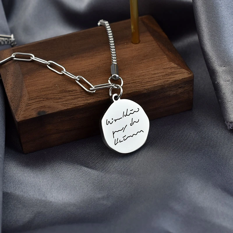 钛钢项链 新款字母圆牌吊坠拼接锁骨链女ins小众设计感复古时尚