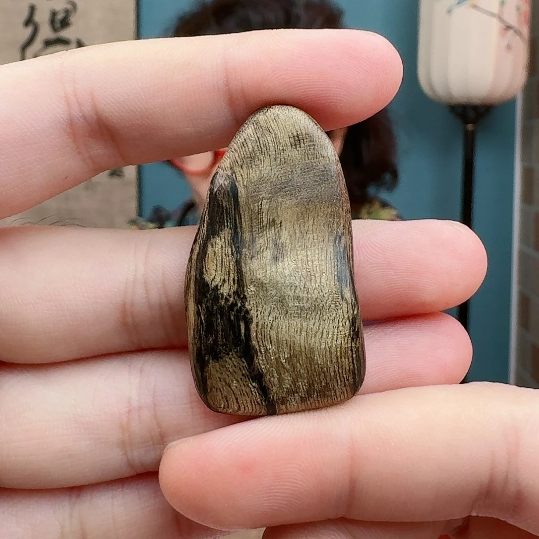 沉香吊坠娟*海南虫漏吊坠