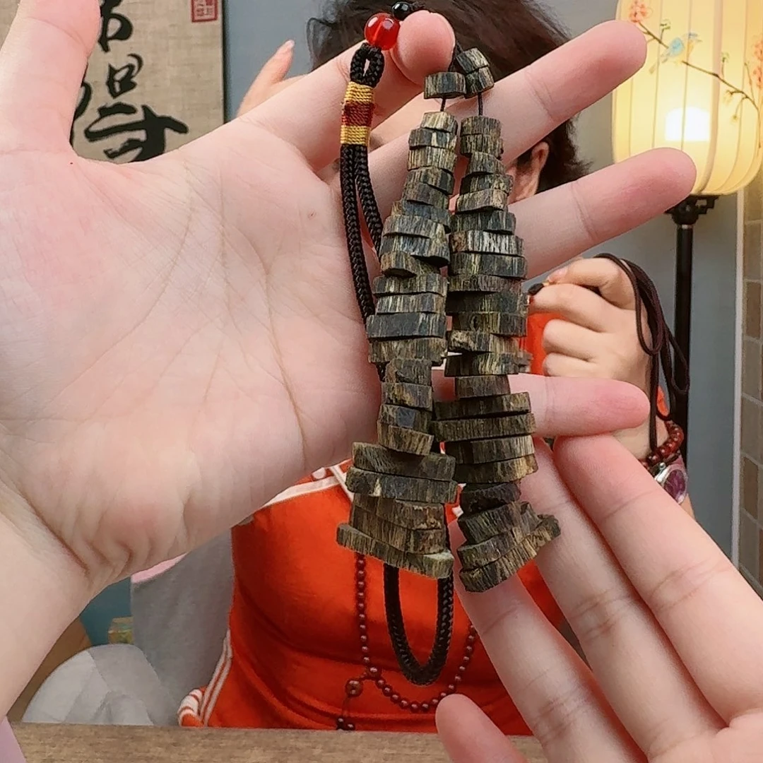 沉香吊坠乌身圆叶随形车挂吊坠（多样性发一）