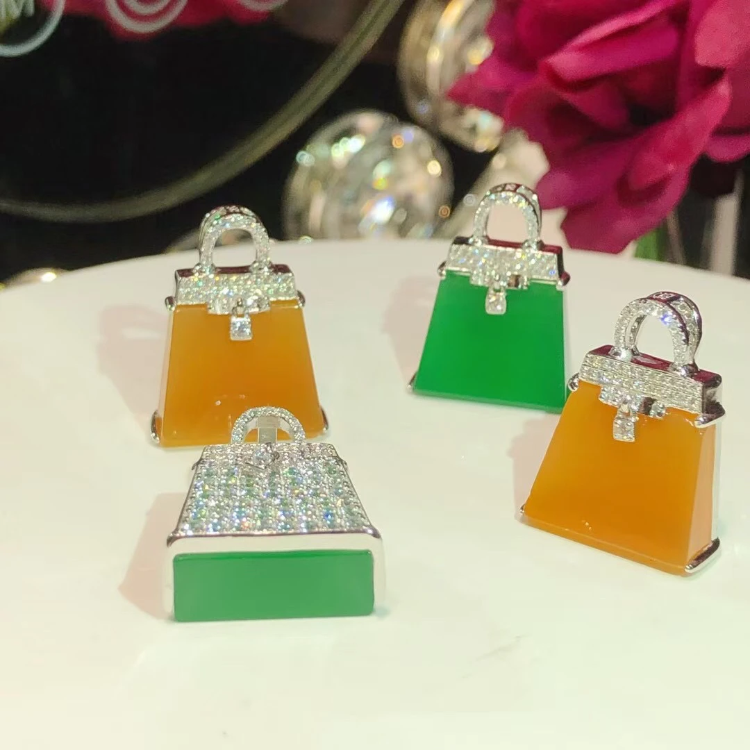 s925银饰镶嵌小众珠宝精美多样性玉髓轻奢首饰挂件女士款玉石吊坠