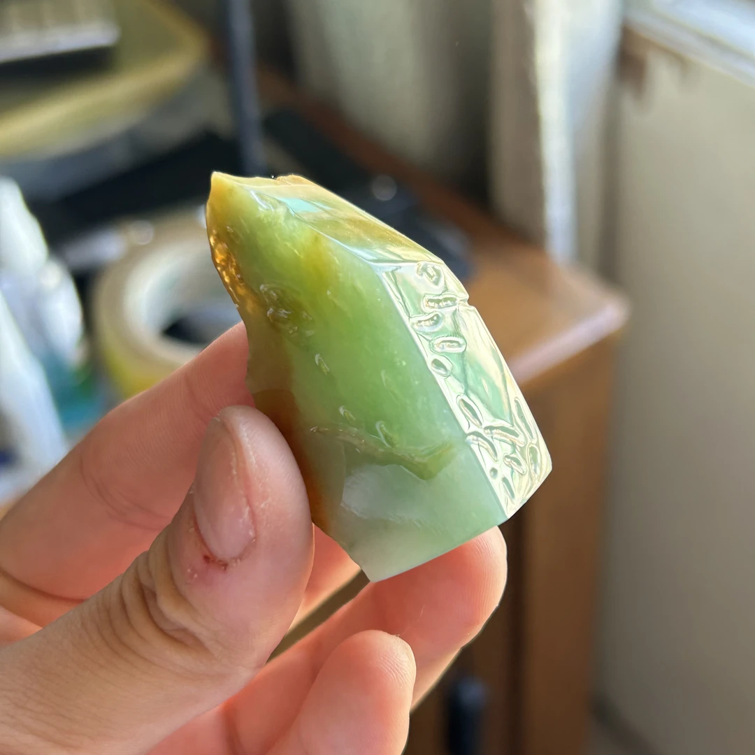 天然翡翠特色黄加绿立体挂件59-26-14.5mm