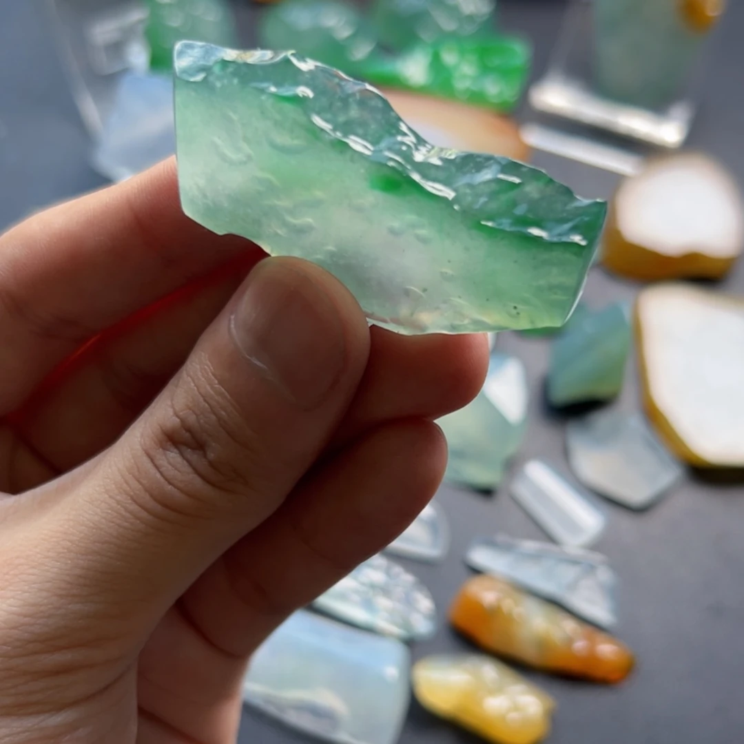 【闪购商品】定制翡翠未镶嵌高冰种飘翠色牌子料