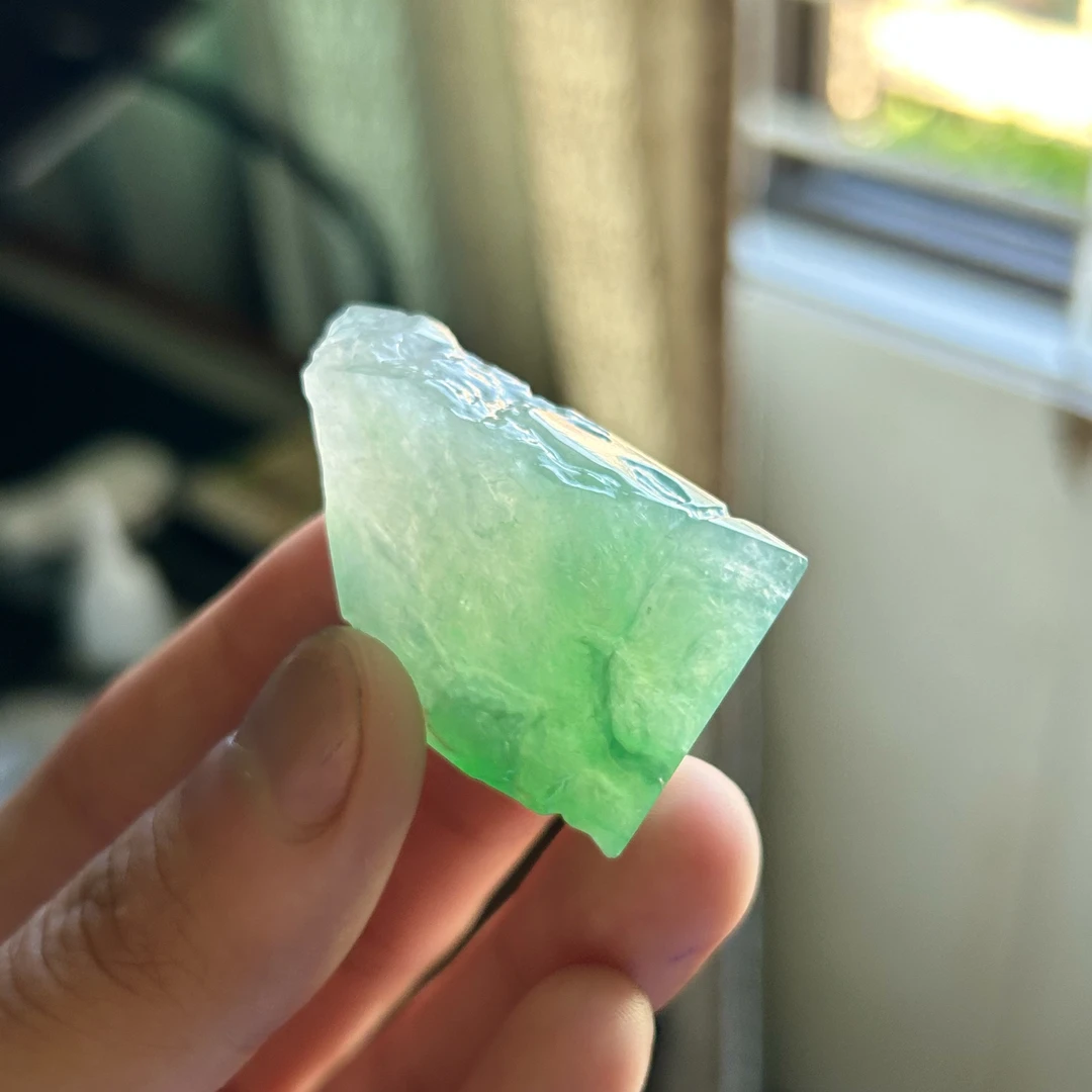 43-28-11mm冰种甜绿飘花翡翠立体挂件料