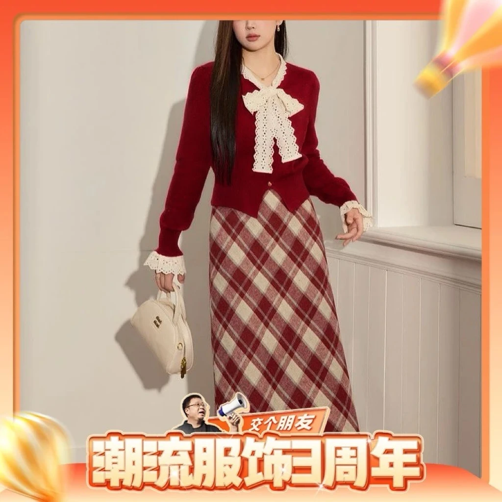 【交个朋友】系带蝴蝶结蕾丝针织开衫+复古毛呢斜格纹长半身裙  003