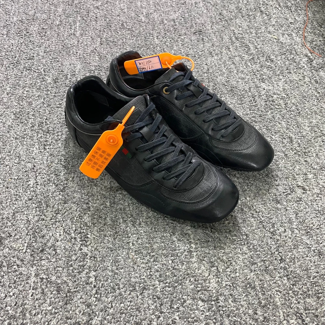 【95新】Gucci 黑色平头黑满印板鞋 39.5欧码 编号：T346