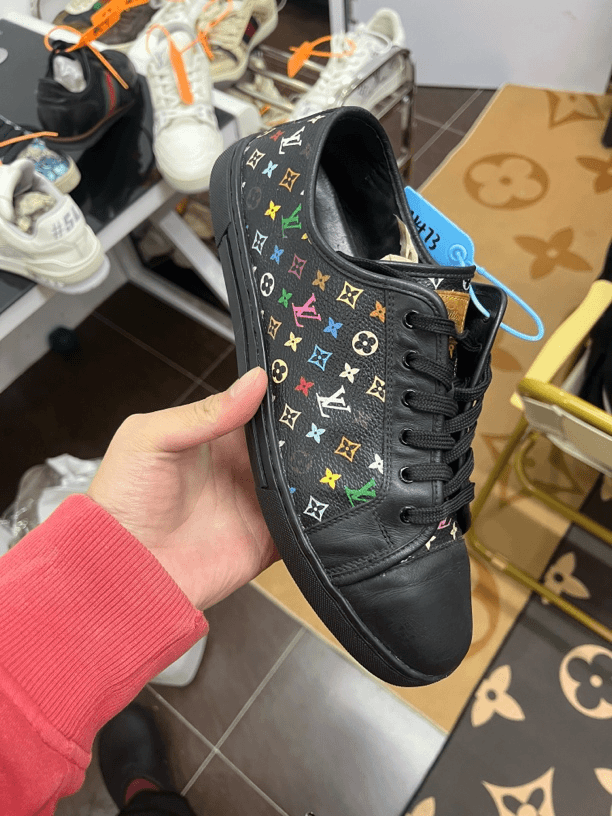 LV老花彩色满印板鞋