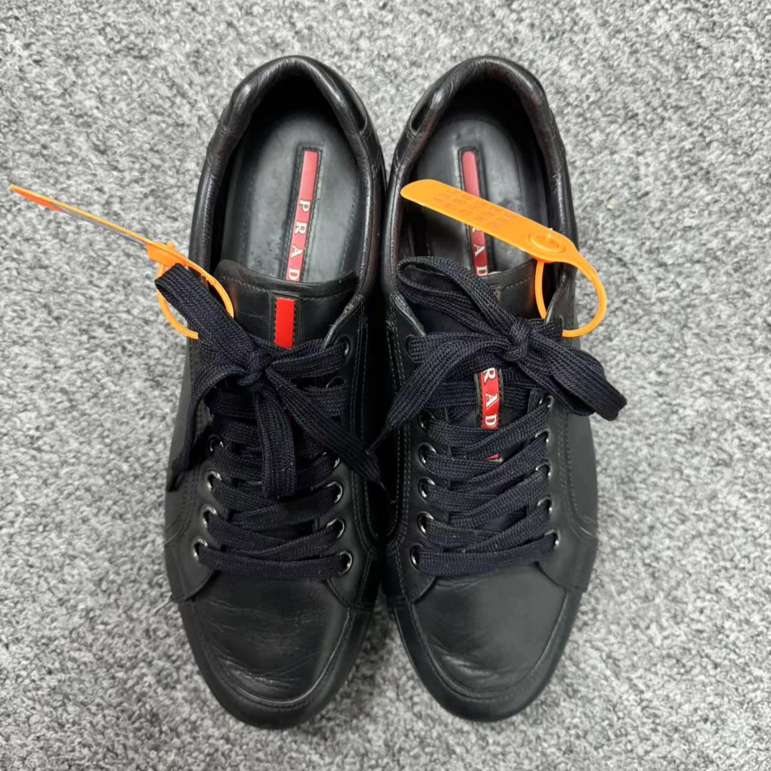 【福利款】Prada 纯黑皮面男士时尚低帮系带板鞋 42欧码 编号：T374