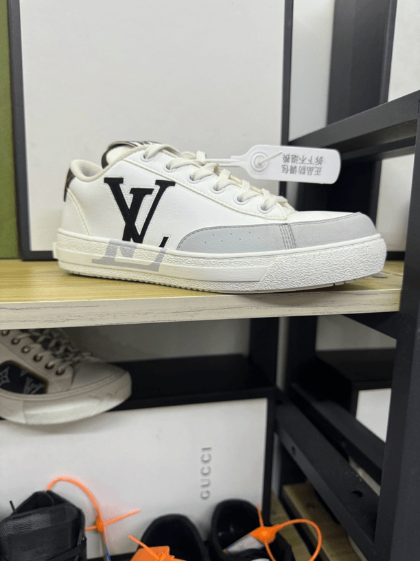 LV错位板鞋 38 欧码