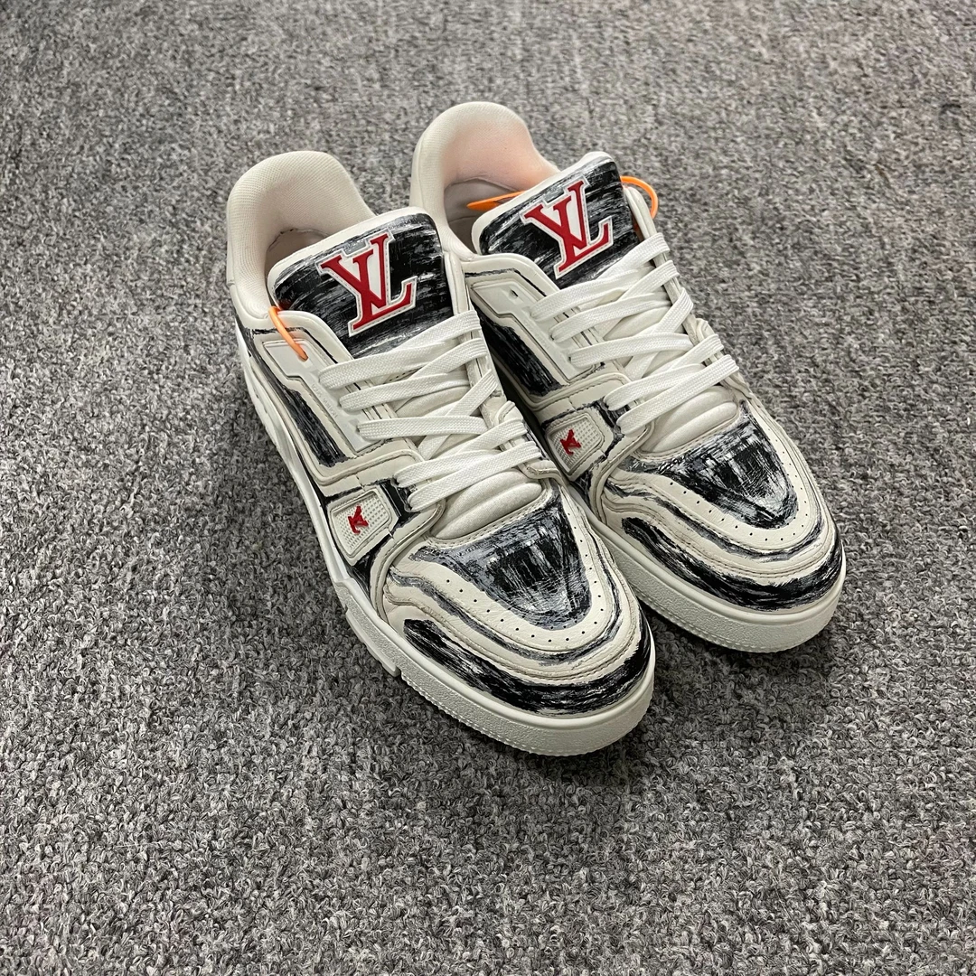 95新 LouisVuitton/路易威登 黑白涂鸦trainer潮鞋 41欧码 T475