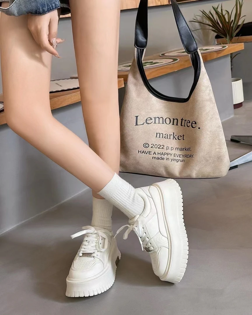 【左右女人】早秋厚底百搭休闲小众时尚复古圆头小白鞋板鞋ins