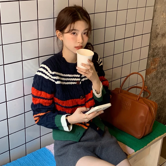 慵懒风软糯毛衣女2025秋季新款时尚撞色麻花开衫复古修身针织外套