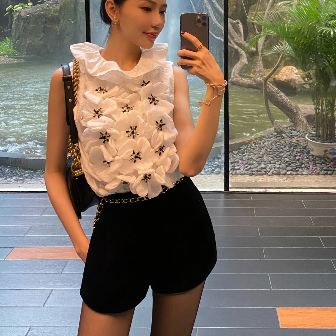 春夏季新款设计感洋气白色荷叶边花朵衬衫女甜美无袖钉珠背心衬衣