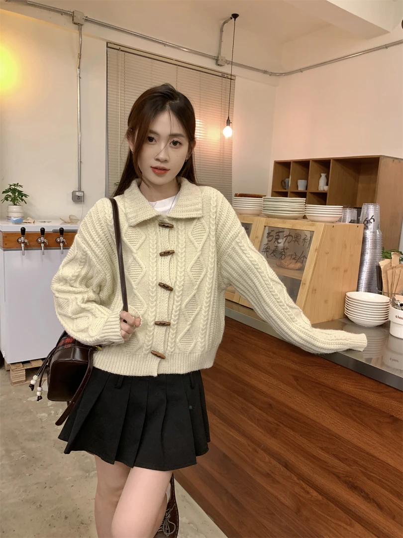 2023秋冬韩版宽松单排牛角扣麻花学院北极绒针织衫毛衣外套3080#