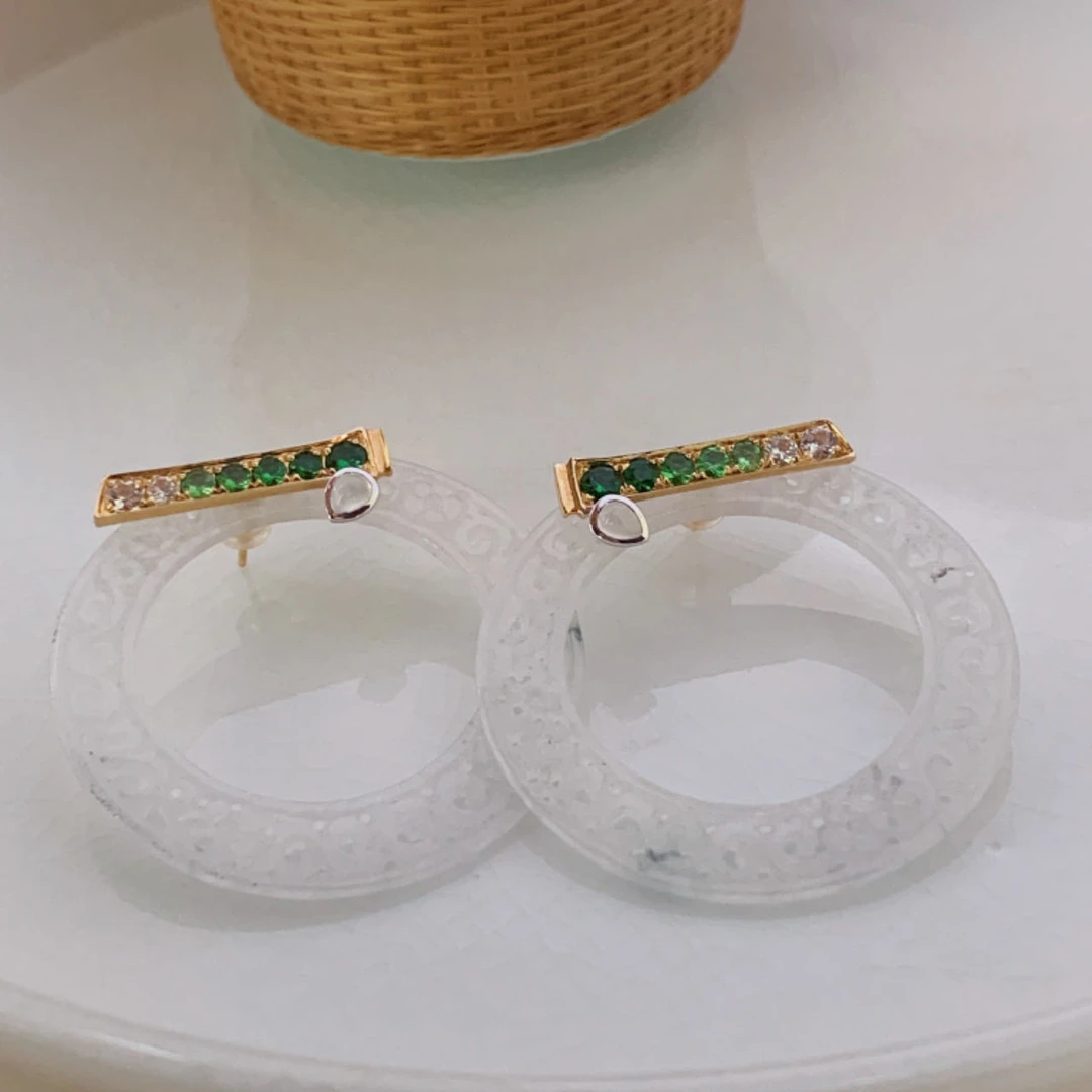 《竹韵清风》G18K翡翠沙弗来耳环