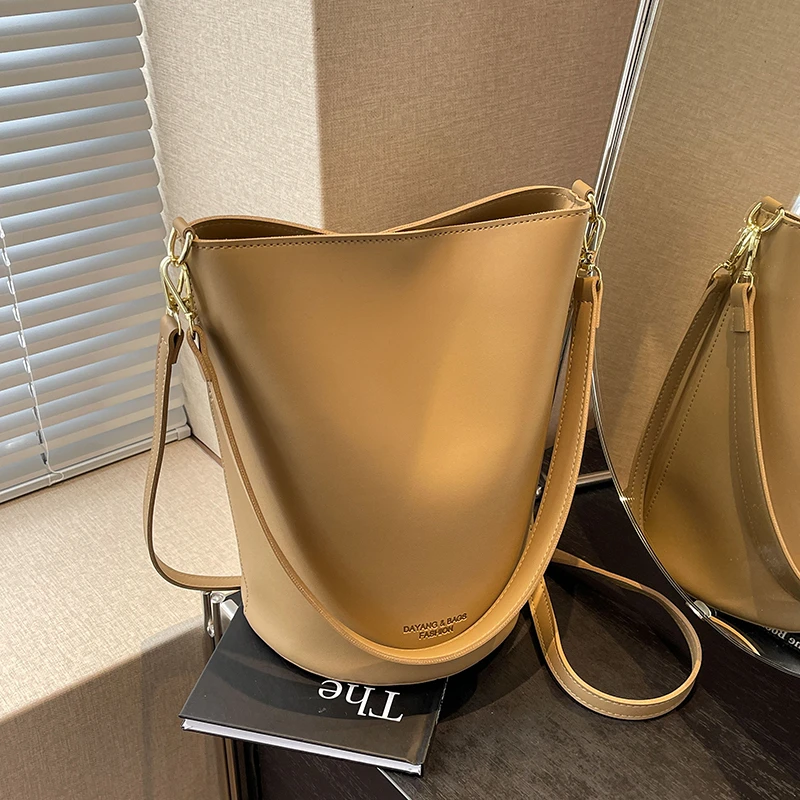 佐猫今年流行包包女款爆款2025新款水桶包时尚百搭质感单肩斜挎包