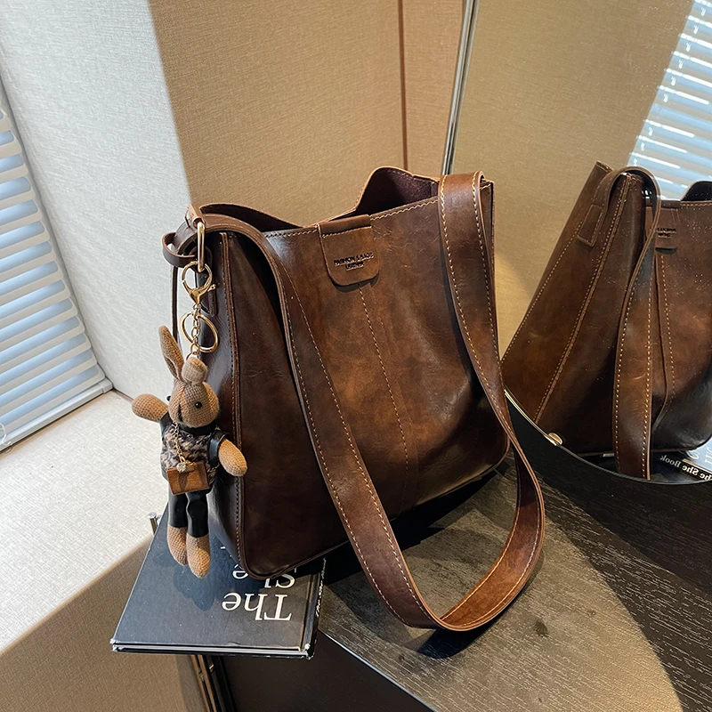 今年流行包包2025新款包包高级质感小众秋冬复古单肩斜挎包通勤包