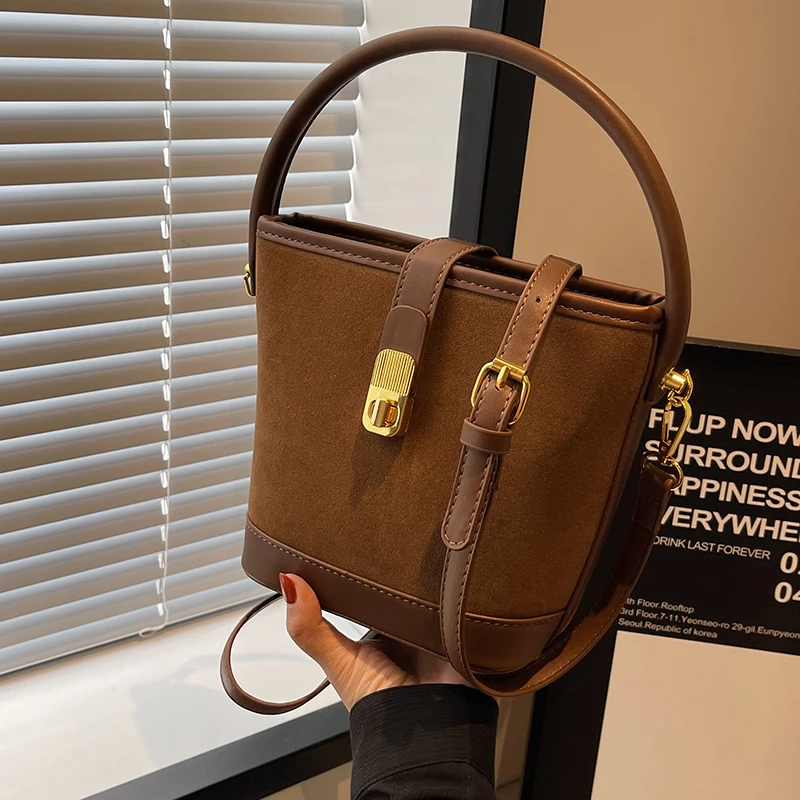 佐猫今年流行小包包女款爆款2025新款斜挎包高级大容量手提水桶包