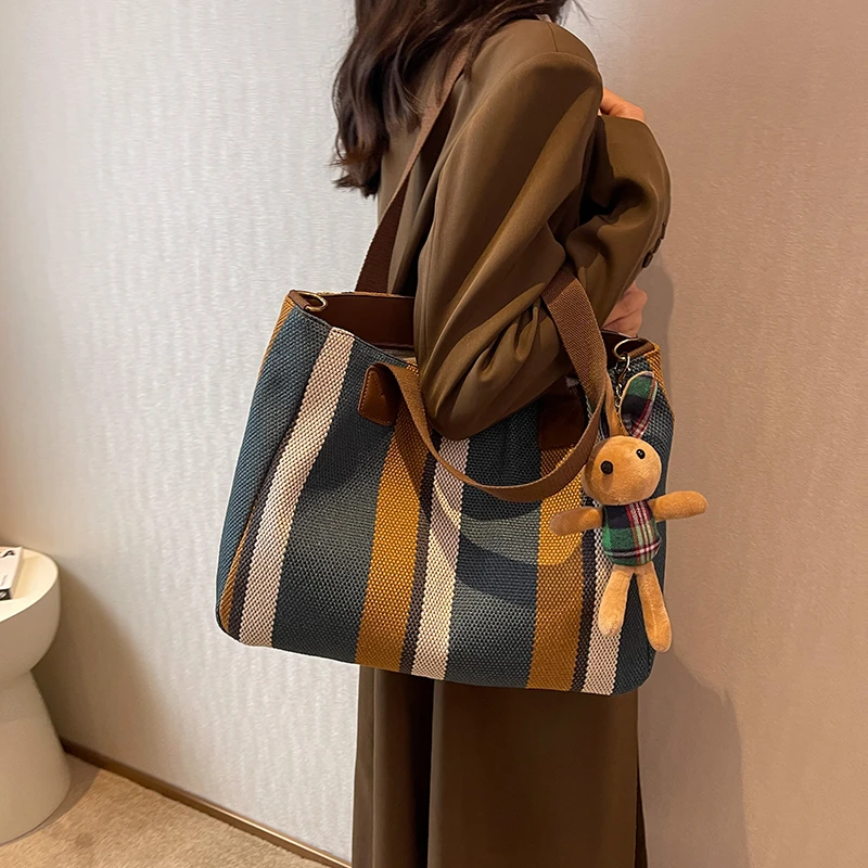 佐猫包包女款爆款2025新款大容量帆布大学生上课包通勤托特斜挎包