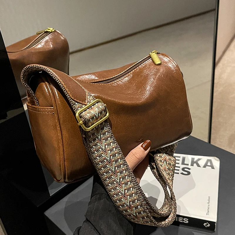 【佐猫】时尚百搭宽带斜挎枕头包