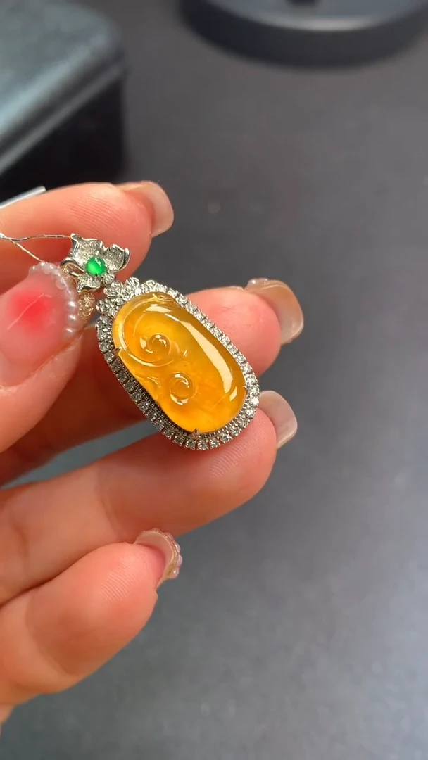 【闪购商品】翡翠吊坠(不含链)18K金镶嵌如意