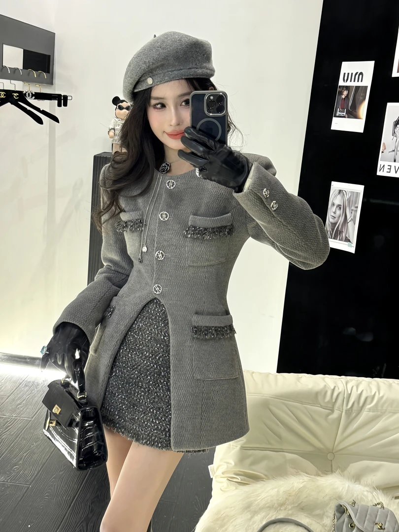 【财阀千金】时髦长款收腰小香风呢子外套+亮丝半裙套装