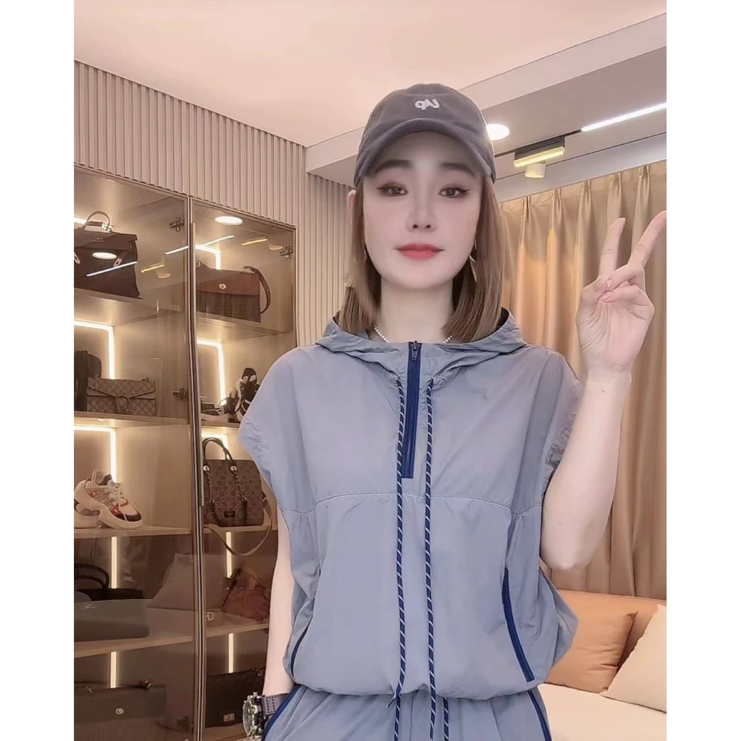 HUANG  VINI【黄微倪】思恋 新款设计感搭配连帽上衣T恤短袖女FL