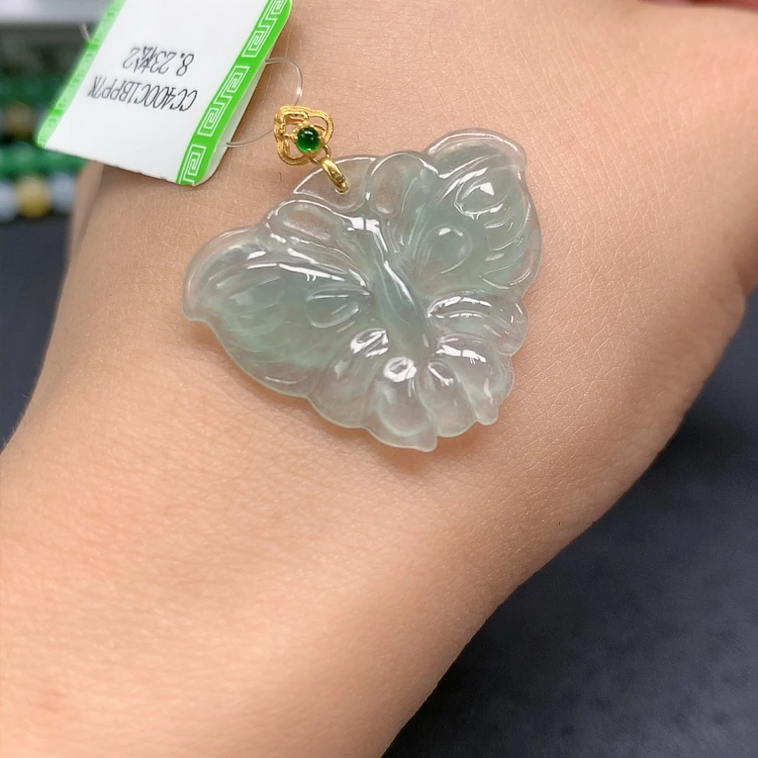 翡翠颈饰18K金镶嵌蝴蝶
