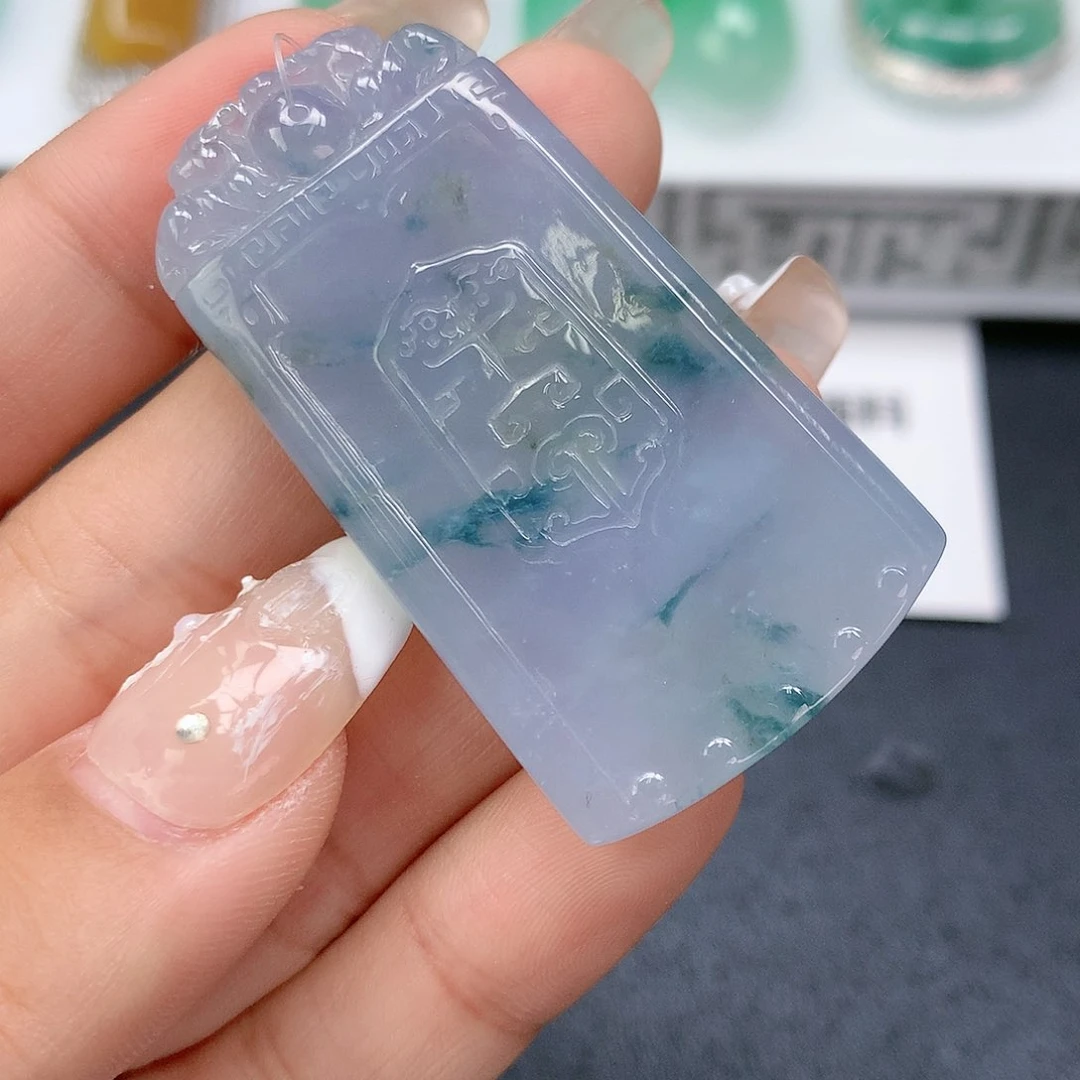 翡翠颈饰未镶嵌无事牌