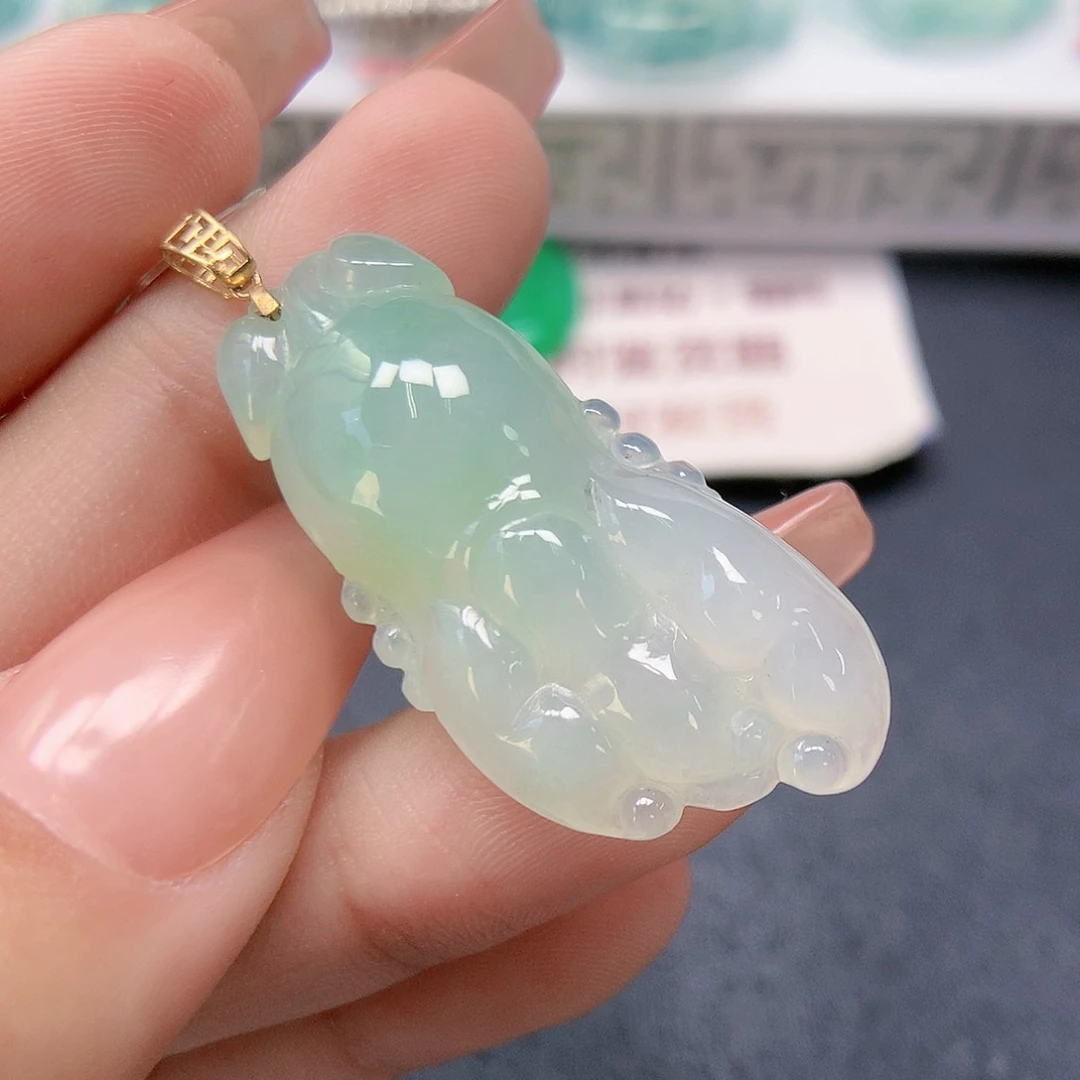 翡翠颈饰18K金镶嵌佛手瓜