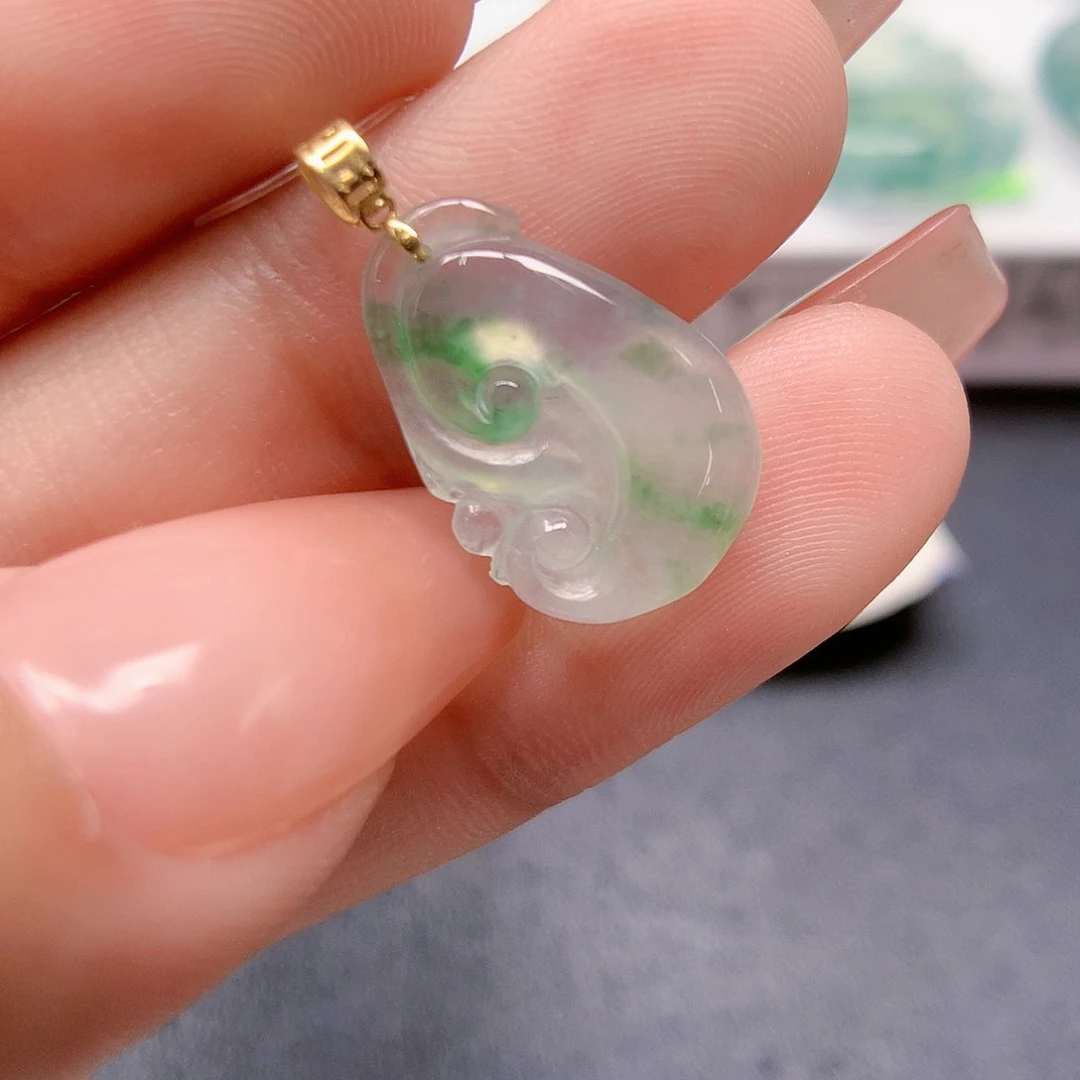 翡翠颈饰18K金镶嵌如意