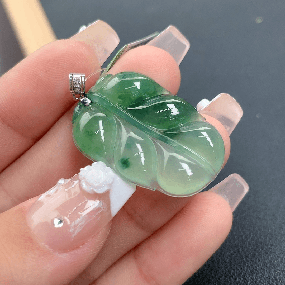 翡翠颈饰18K金镶嵌叶子