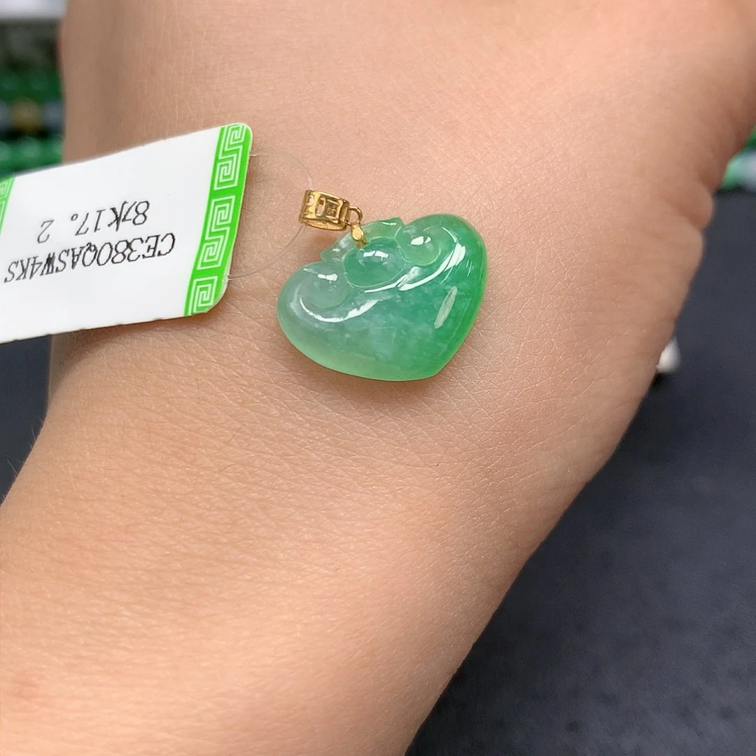 翡翠颈饰18K金镶嵌如意