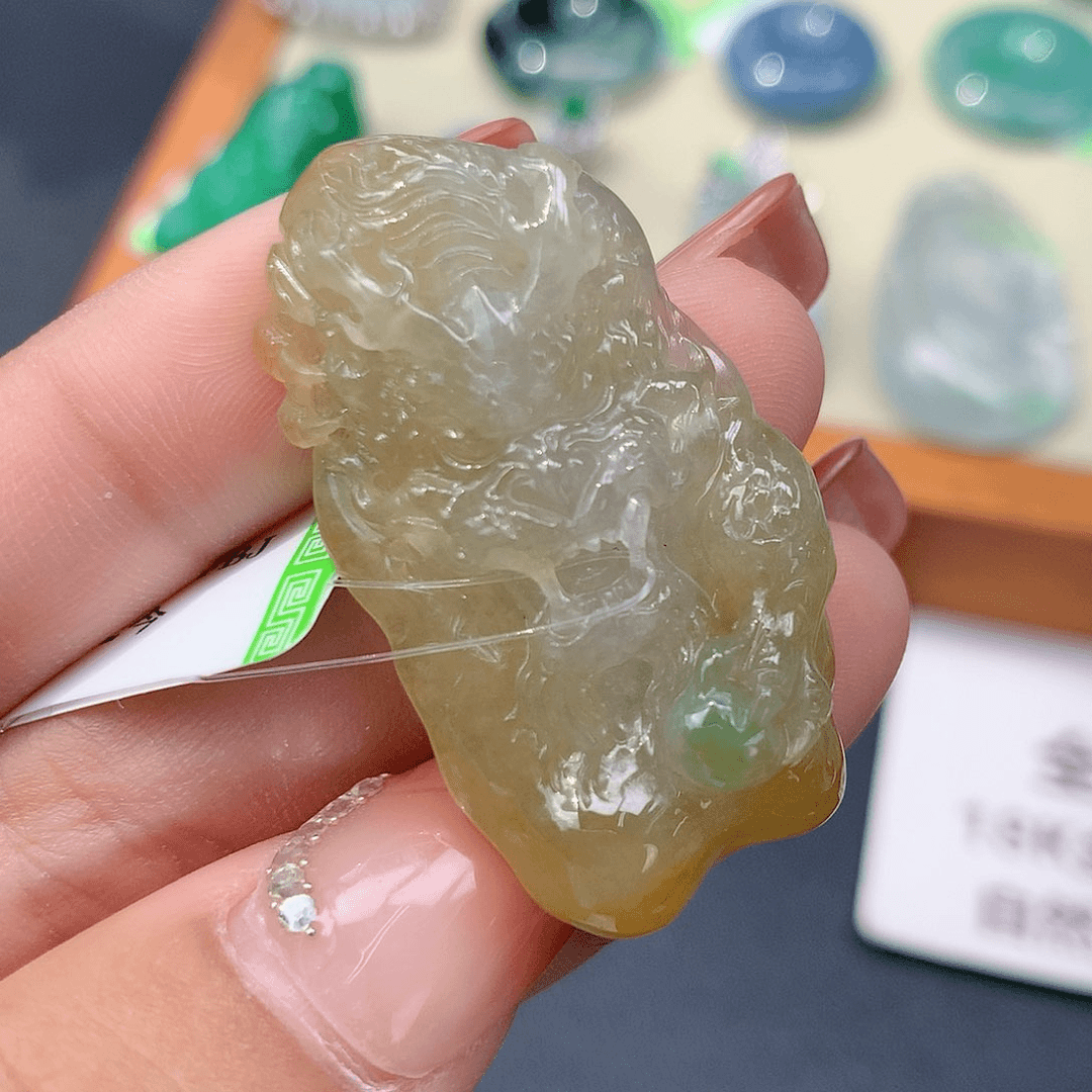 翡翠颈饰未镶嵌龙牌