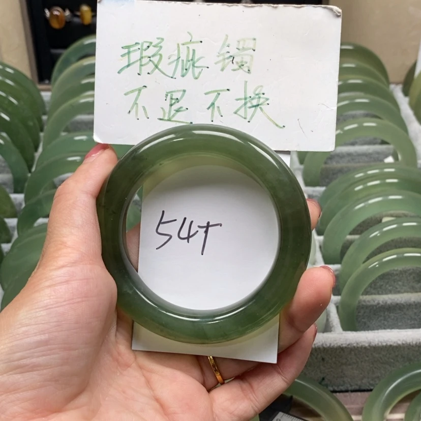 【闪购商品】蛇纹石玉手镯未镶嵌励****?