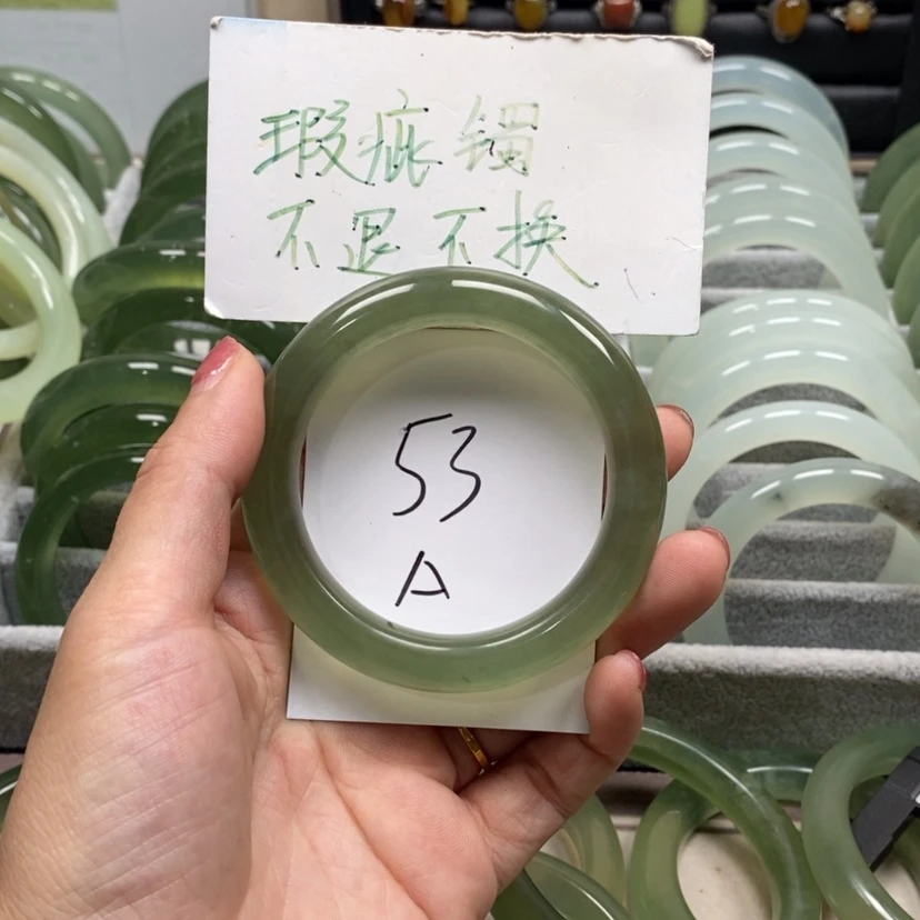 【闪购商品】蛇纹石玉手镯未镶嵌励****?