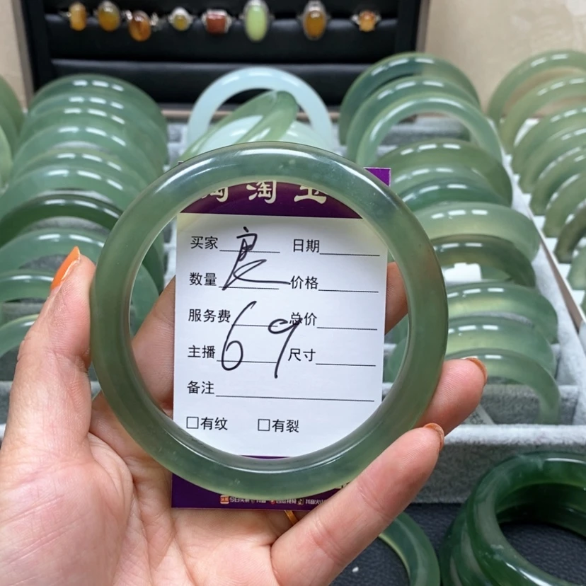 【闪购商品】蛇纹石玉手镯未镶嵌依**辰