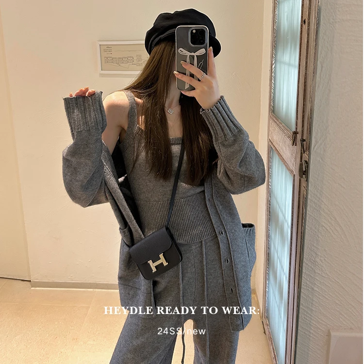 早秋新款轻奢高级感一整套针织开衫外套+抹胸吊带+裤子三件套装潮