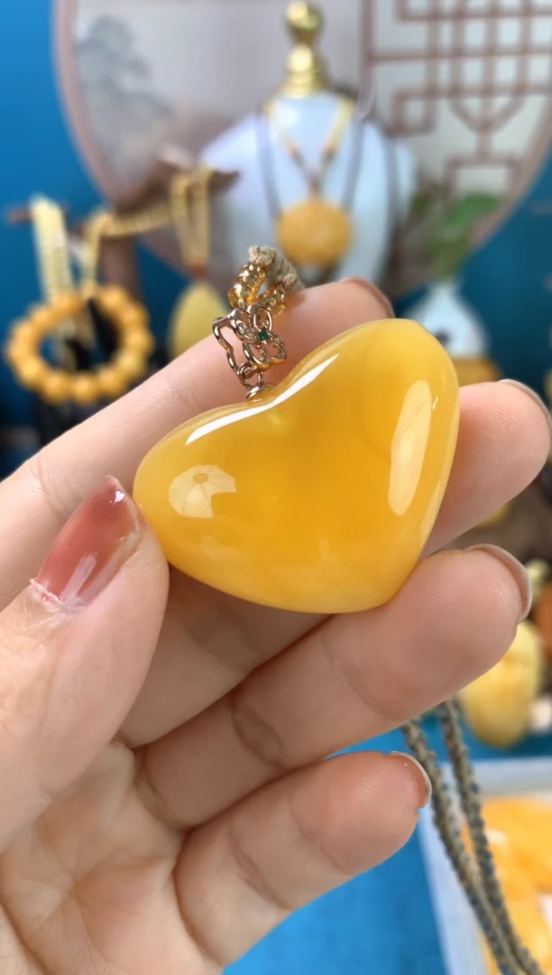 【闪购商品】蜜蜡吊坠(赠链)银S925镶嵌爱心吊坠