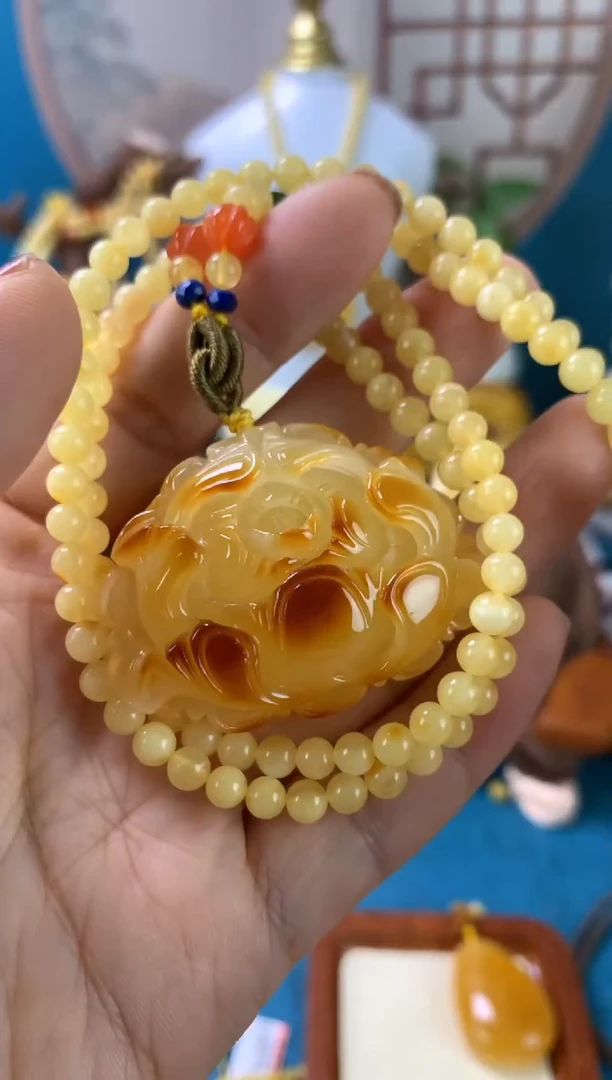 【闪购商品】蜜蜡吊坠(赠链)未镶嵌牡丹花
