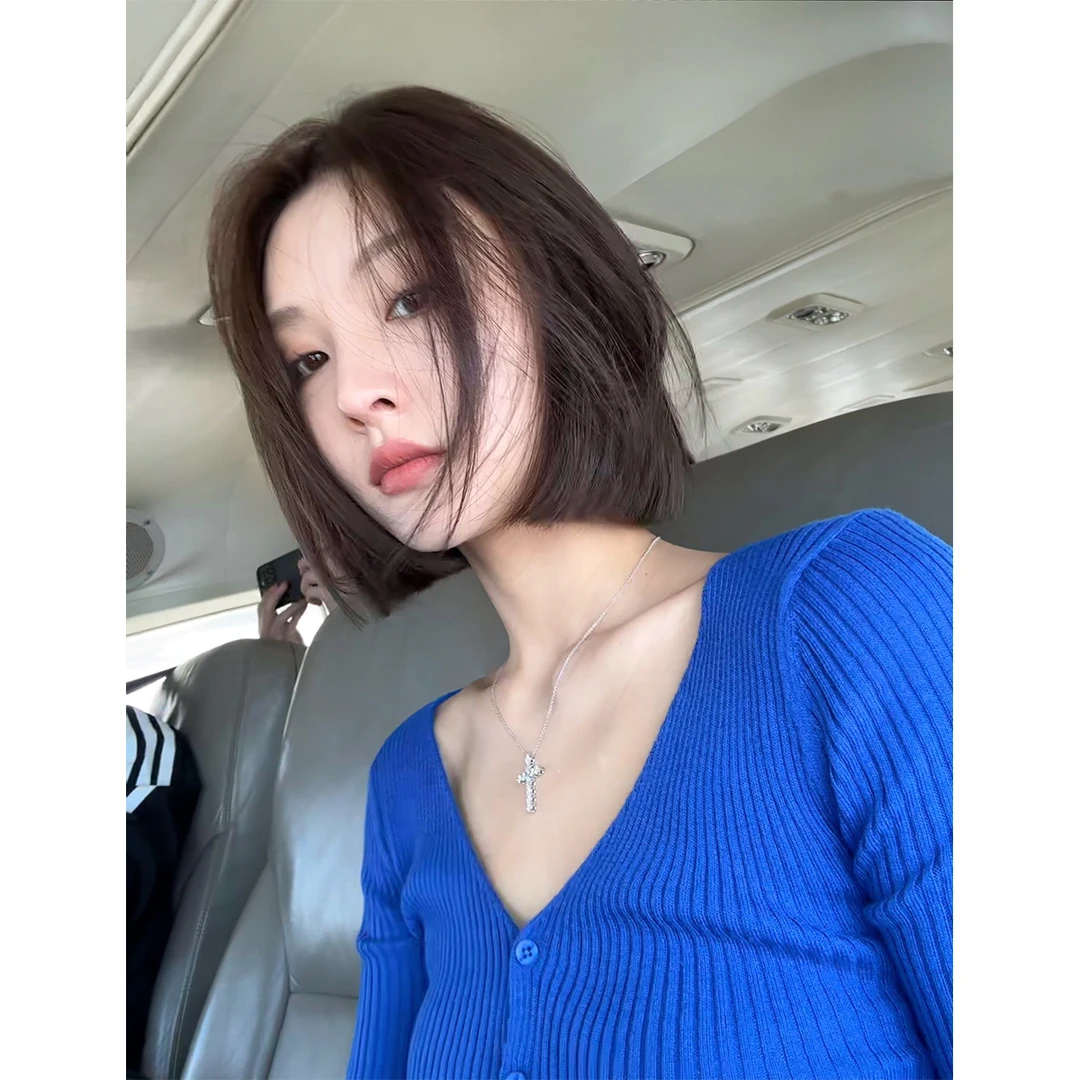 FORNI  x YOYO 肌理浪漫 小众时尚设计感纯欲V领修身显瘦气质开衫