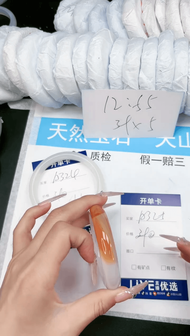 【闪购商品】石英质玉手镯未镶嵌A325-52.6