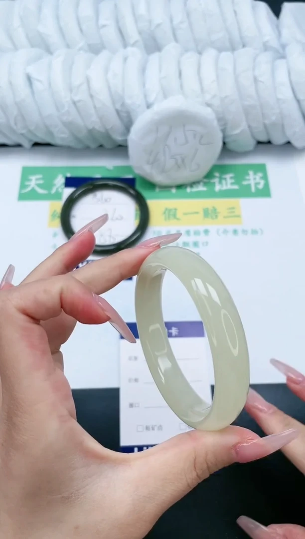 【闪购商品】石英质玉手镯未镶嵌T361-57